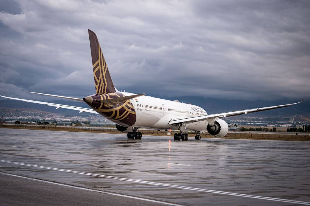 Erzurum’da zorunlu iniş yapan uçak, Hindistan’a döndü - Resim: 20